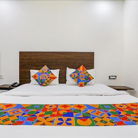 Fabhotel Kinsfolk Газиабад Экстерьер фото