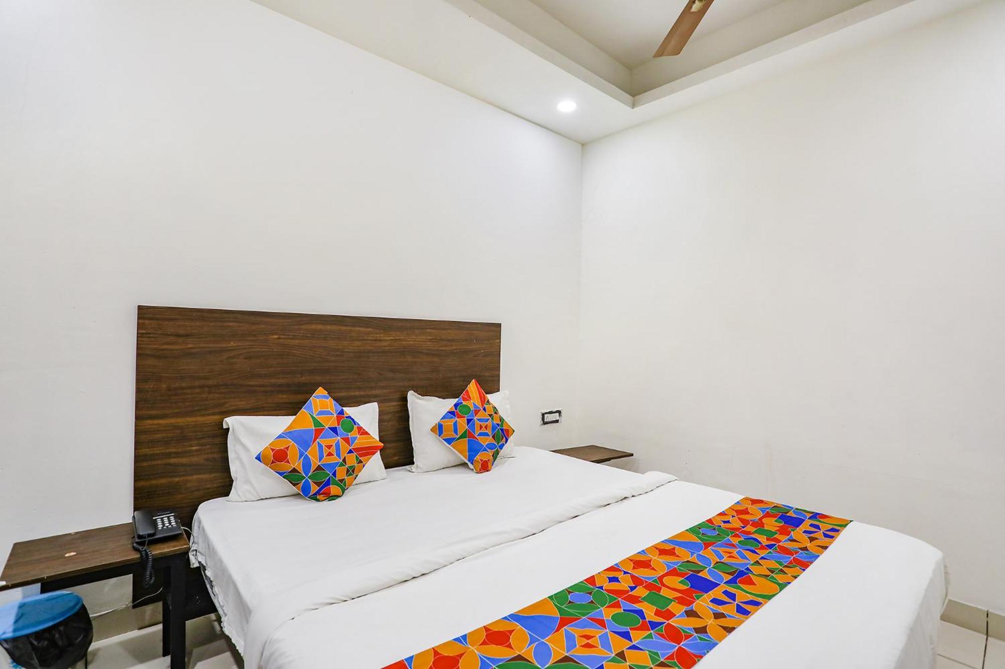 Fabhotel Kinsfolk Газиабад Экстерьер фото