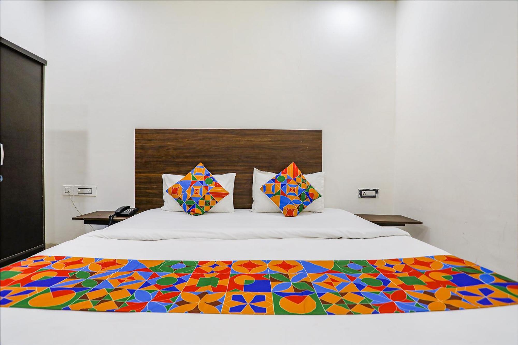 Fabhotel Kinsfolk Газиабад Экстерьер фото