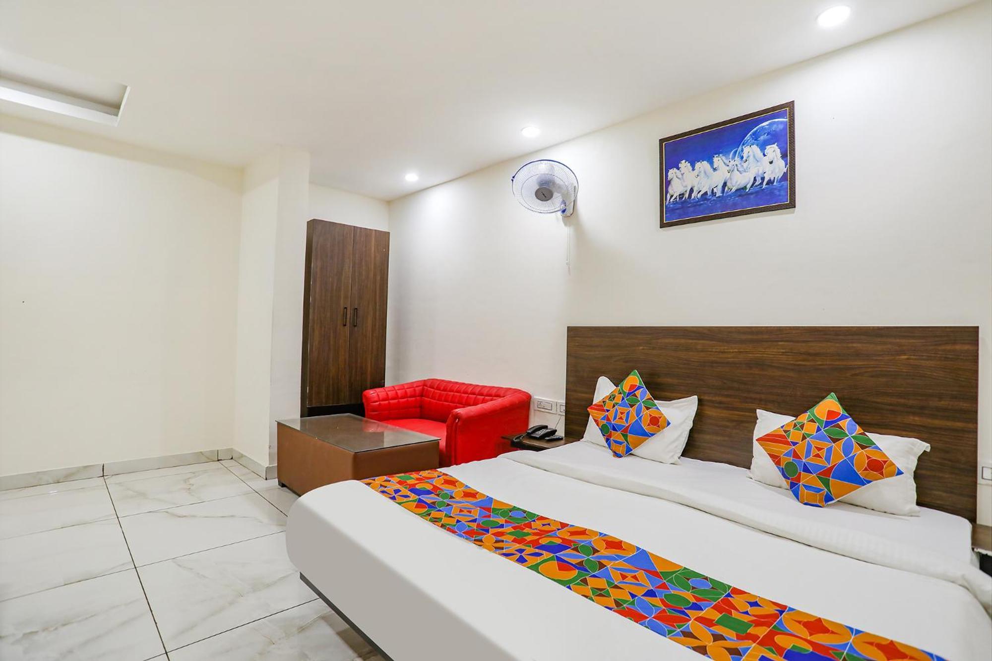 Fabhotel Kinsfolk Газиабад Экстерьер фото