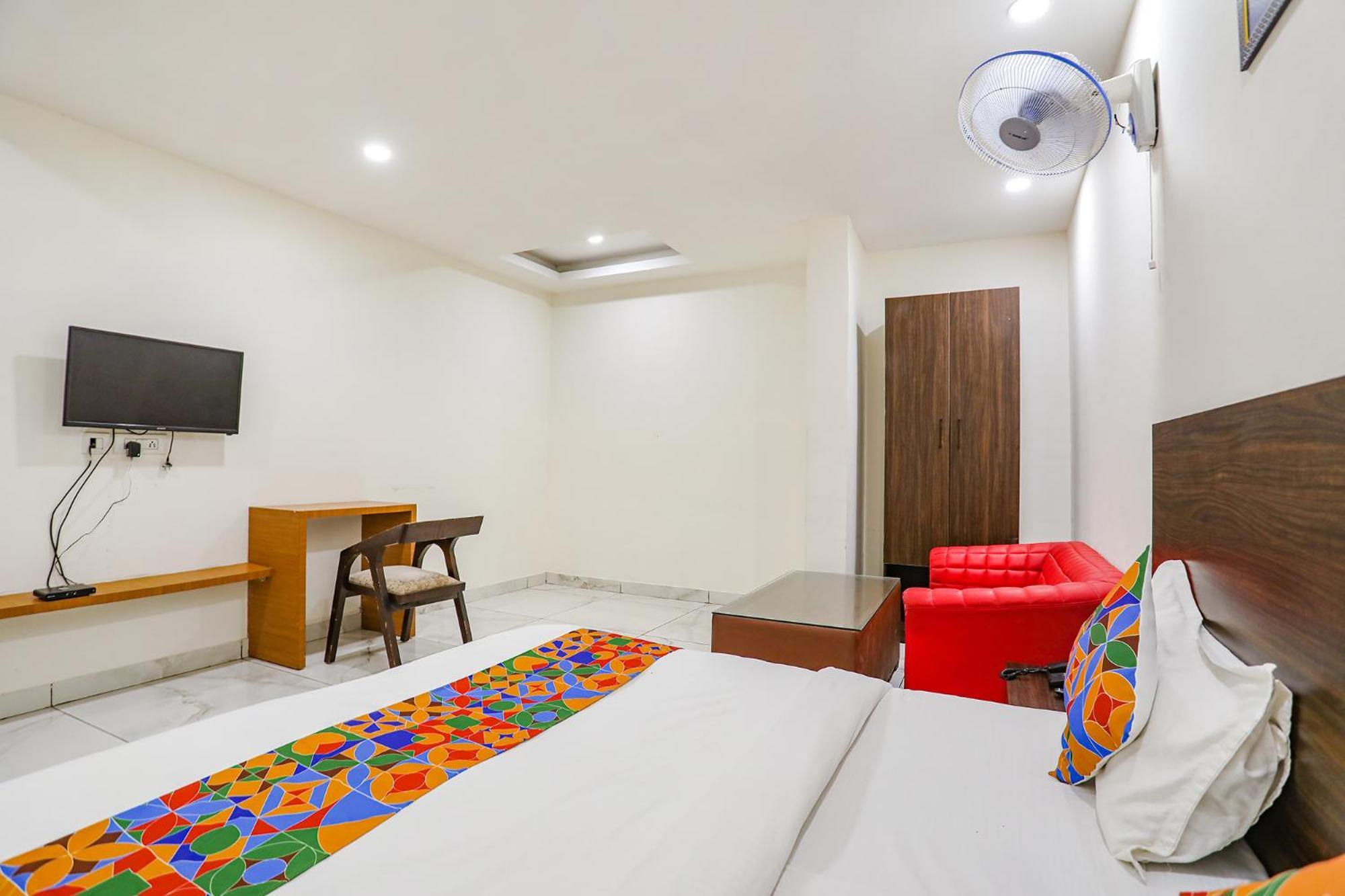 Fabhotel Kinsfolk Газиабад Экстерьер фото