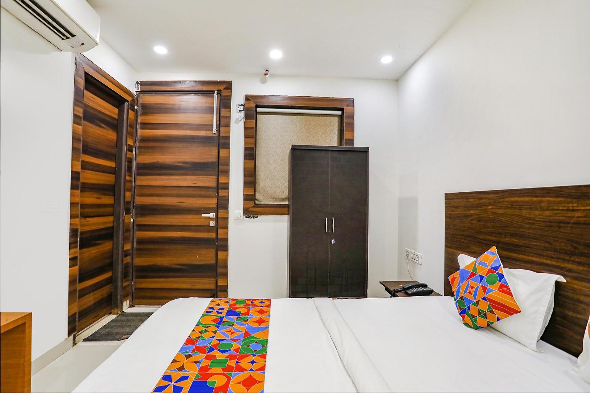Fabhotel Kinsfolk Газиабад Экстерьер фото